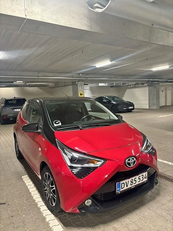 Rød Brugt 2020 Toyota Aygo Hatchback | 85.570 kr. (Fair pris) - Billede 1/4