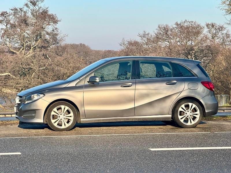 Grå metal Brugt 2016 Mercedes B200 Urban MPV | 124.800 kr. (Lidt for dyr) - Billede 1/8
