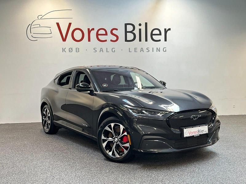 Gråmetal Brugt 2022 Ford Mustang Mach-E Extended Range SUV | 249.800 kr. (Fair pris) - Billede 1/4
