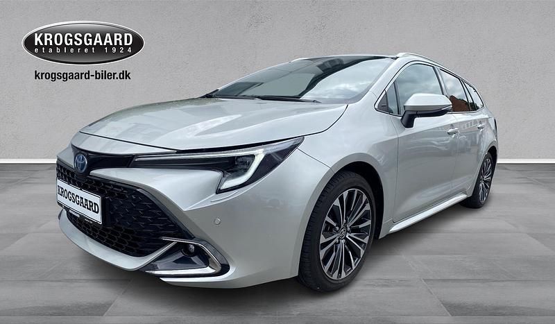 1j6 platinum Brugt 2024 Toyota Corolla Style Stationcar | 339.900 kr. (Lidt for dyr) - Billede 1/4