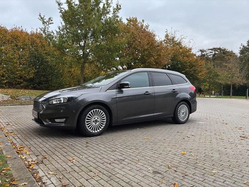 Grå Brugt 2016 Ford Focus Titanium Stationcar | 81.900 kr. (Fair pris) - Billede 1/4