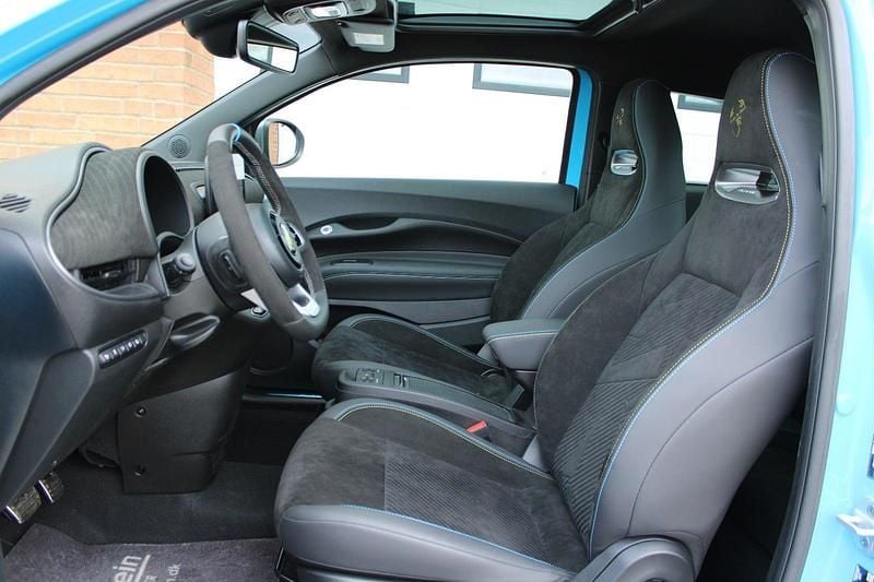 Ny Abarth 500e Scorpionissima 114 kW (155 HK) 2025 Blåmetal Hatchback