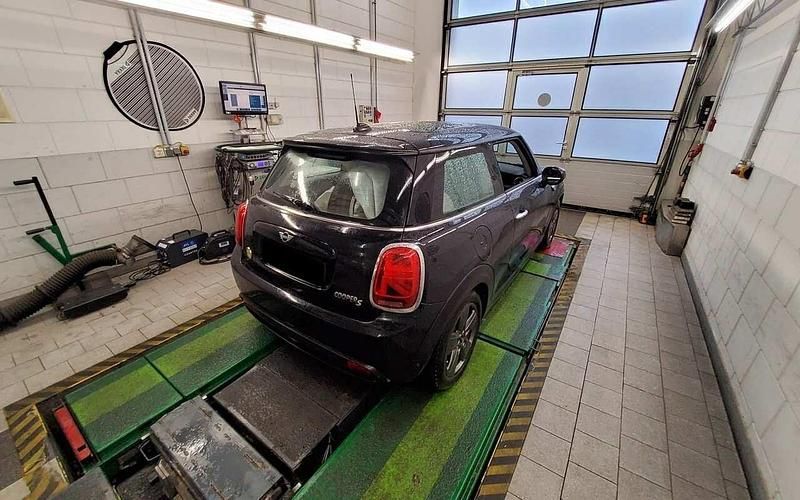 Brugt Mini Cooper SE Essential 135 kW (184 HK) 2023 Sort Hatchback