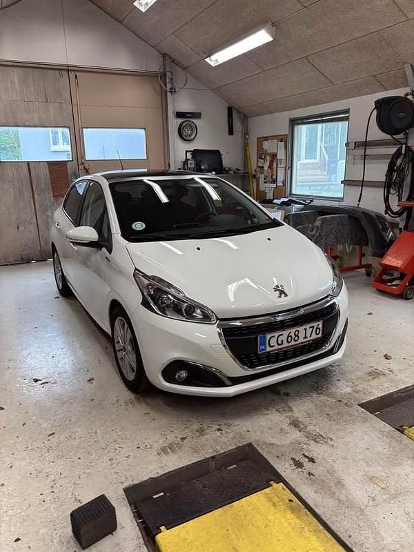 Hvid Brugt 2019 Peugeot 208 Hatchback | 90.000 kr. (Fair pris) - Billede 1/4