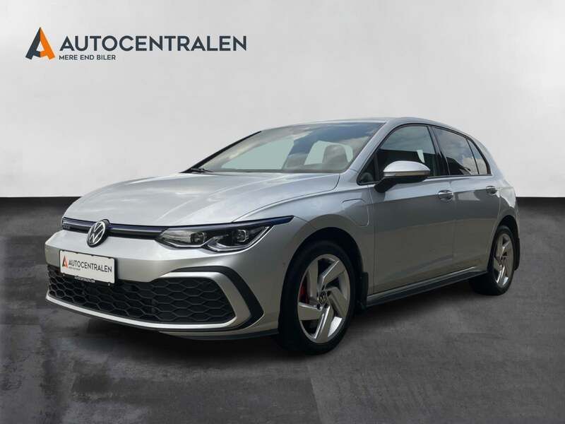 Sølvmetal Brugt 2022 VW Golf VIII GTE Hatchback | 239.900 kr. (Fair pris) - Billede 1/4
