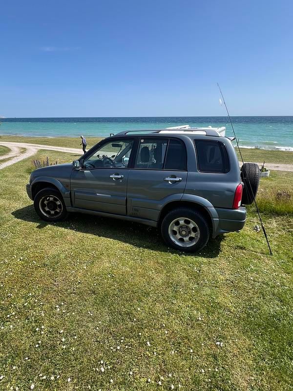Gråmetal Brugt 2004 Suzuki Grand Vitara Active SUV | 7.500 kr. - Billede 1/4