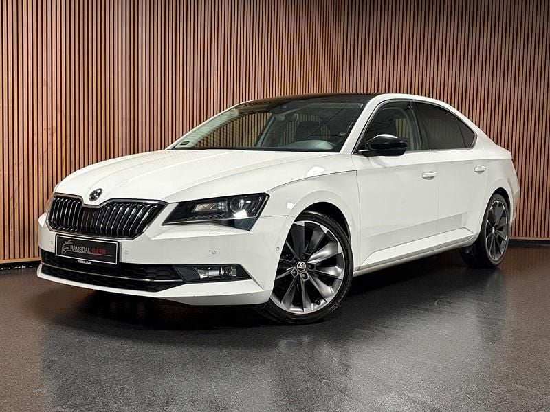 Hvid Brugt 2015 Skoda Superb Style Hatchback | 149.995 kr. - Billede 1/4