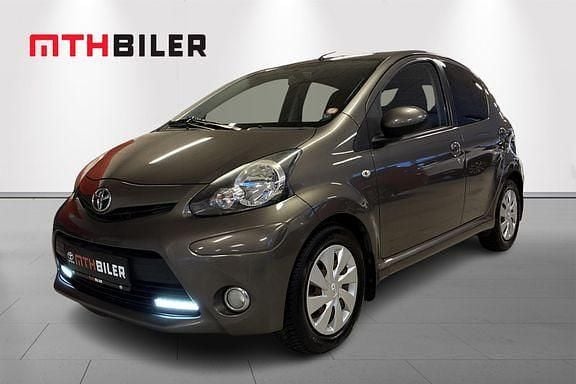 Bronze Brugt 2012 Toyota Aygo Connect Style Hatchback | 36.800 kr. (Fair pris) - Billede 1/4