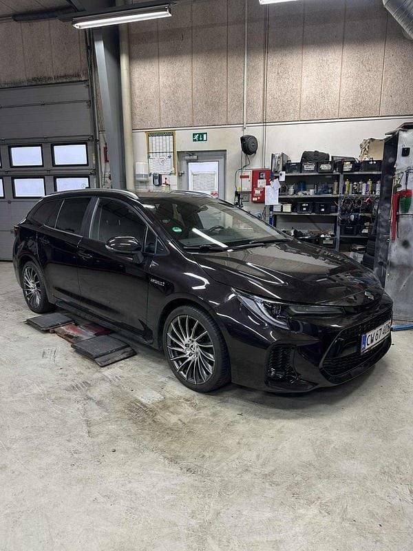 Brunmetal Brugt 2020 Suzuki Swace Exclusive Stationcar | 174.900 kr. - Billede 1/1