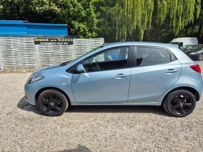 Blåmetal Brugt 2009 Mazda 2 Comfort Hatchback | 29.900 kr. (Fair pris) - Billede 1/4