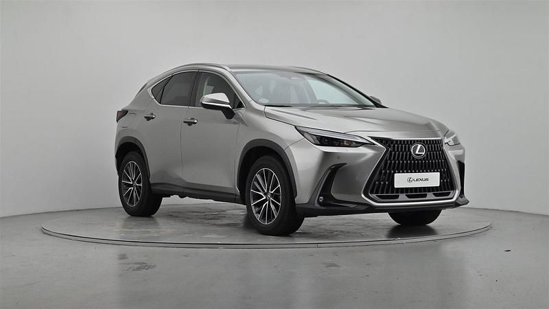 Sølvmetal (sonic titanium) Brugt 2024 Lexus NX450h+ Business Edition SUV | 449.000 kr. - Billede 1/4