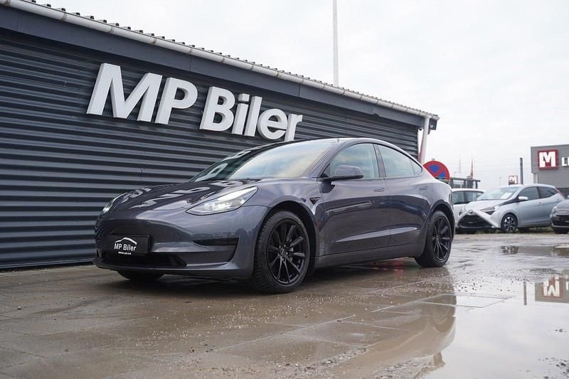 Gråmetal Brugt 2022 Tesla Model 3 RWD Sedan | 209.800 kr. (God pris) - Billede 1/4