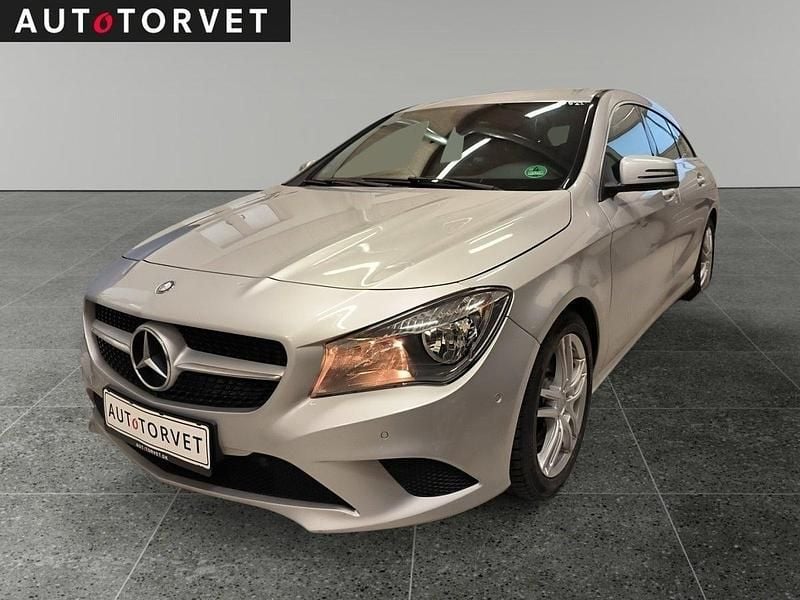 Sølvmetal Brugt 2016 Mercedes CLA200 Shooting Brake Stationcar | 154.700 kr. (Fair pris) - Billede 1/4
