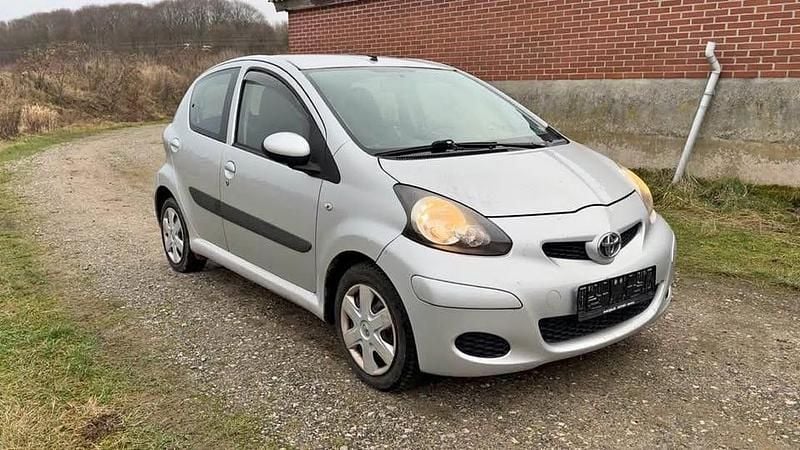 Brugt 2010 Toyota Aygo Hatchback | 15.500 kr. (Fair pris) - Billede 1/4