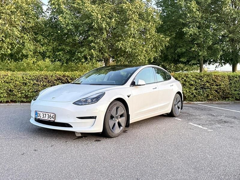 Hvidmetal Brugt 2021 Tesla Model 3 Long Range AWD Sedan | 207.900 kr. (God pris) - Billede 1/4