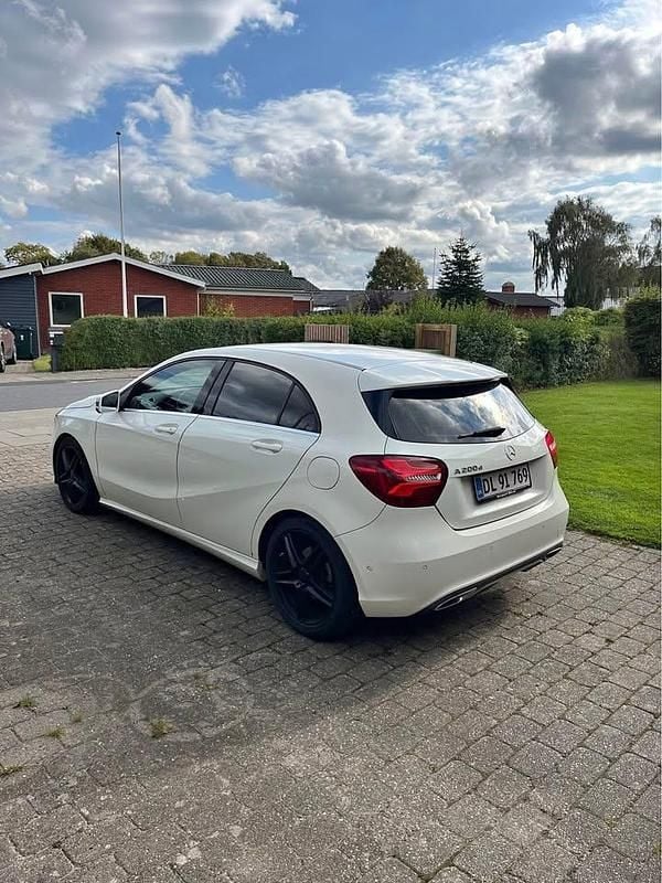 Hvid Brugt 2017 Mercedes A200 Stationcar | 139.995 kr. (Fair pris) - Billede 1/4