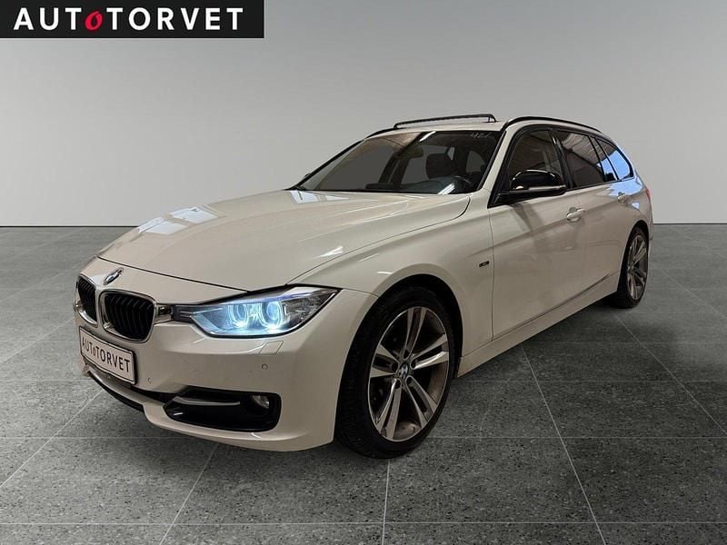 Hvid Brugt 2012 BMW 320 Sport Line Stationcar | 109.700 kr. (Fair pris) - Billede 1/4