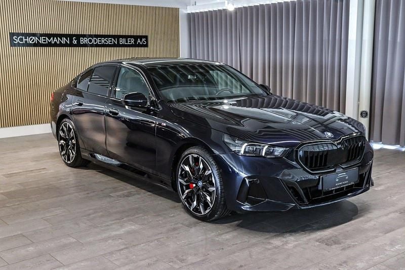 Carbonsortmetal Brugt 2024 BMW i5 M Sport Sedan | 619.900 kr. - Billede 1/4