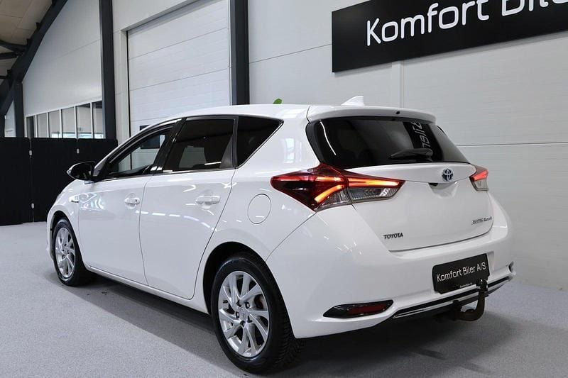Brugt Toyota Auris Hybrid Comfort 136 HK (100 kW) 2017 Hvid Hatchback