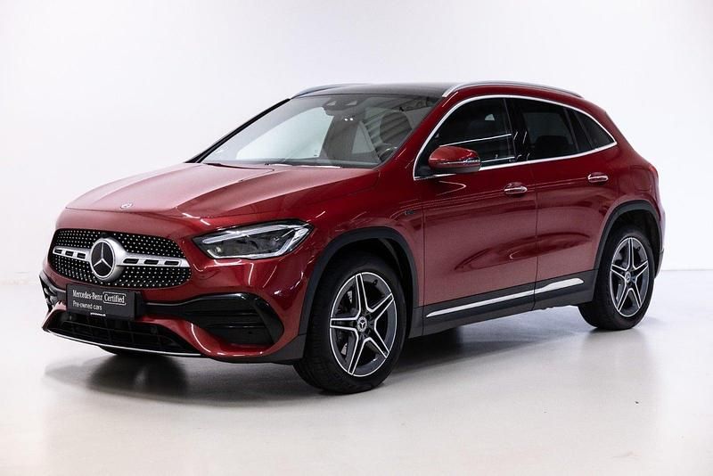 Farve: rødmetal Brugt 2021 Mercedes GLA250 AMG line SUV | 349.900 kr. (Dyr) - Billede 1/4