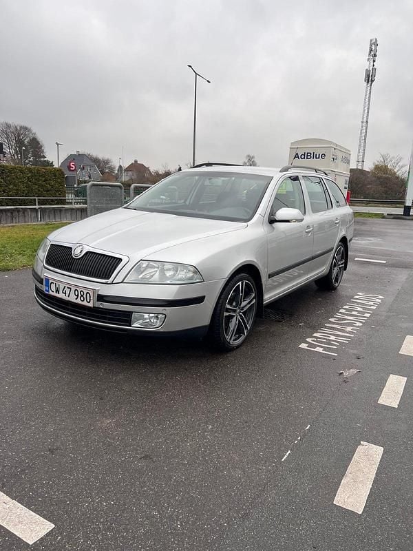 Sølvmetal Brugt 2005 Skoda Octavia Ambiente Stationcar | 19.900 kr. (God pris) - Billede 1/4