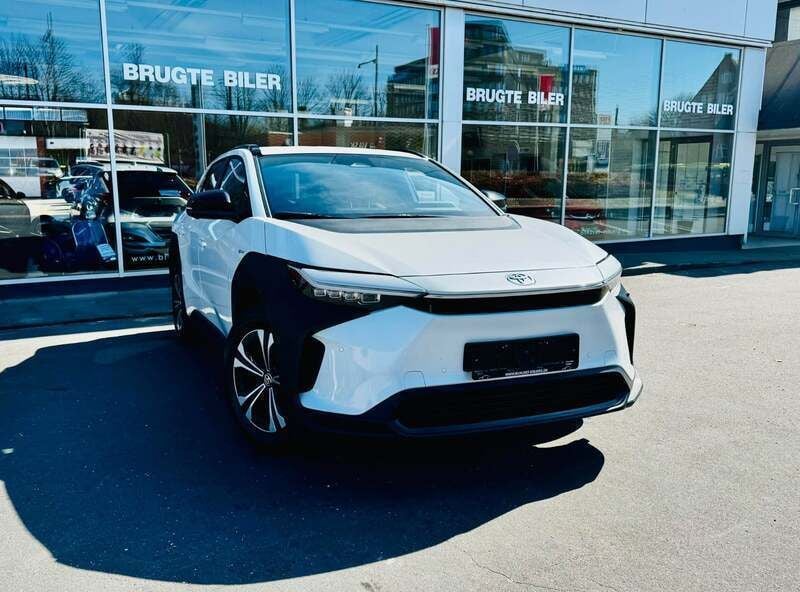 Hvid Brugt 2024 Toyota bZ4X Active SUV | 269.900 kr. (Fair pris) - Billede 1/4