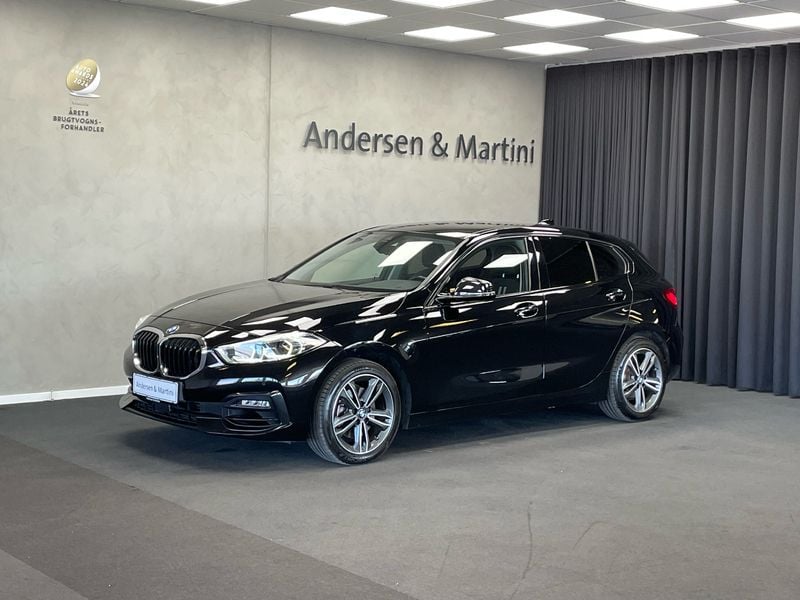 Sort Brugt 2020 BMW 118 Sport Line Hatchback | 228.800 kr. (Fair pris) - Billede 1/4