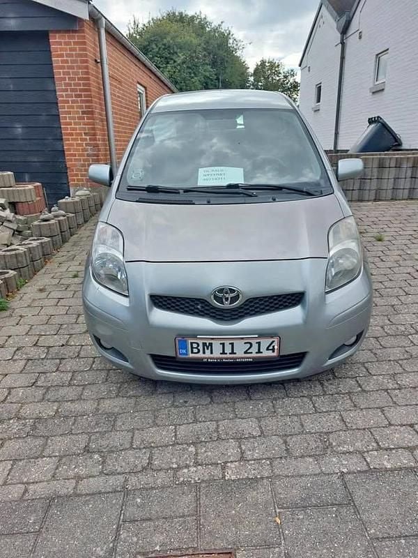 Brugt 2010 Toyota Yaris Hatchback | 24.900 kr. (Lidt for dyr) - Billede 1/4