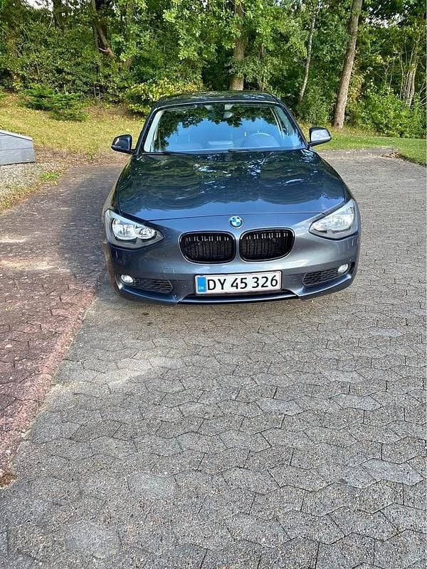 Grå Brugt 2013 BMW 118 Hatchback | 82.000 kr. (Fair pris) - Billede 1/4