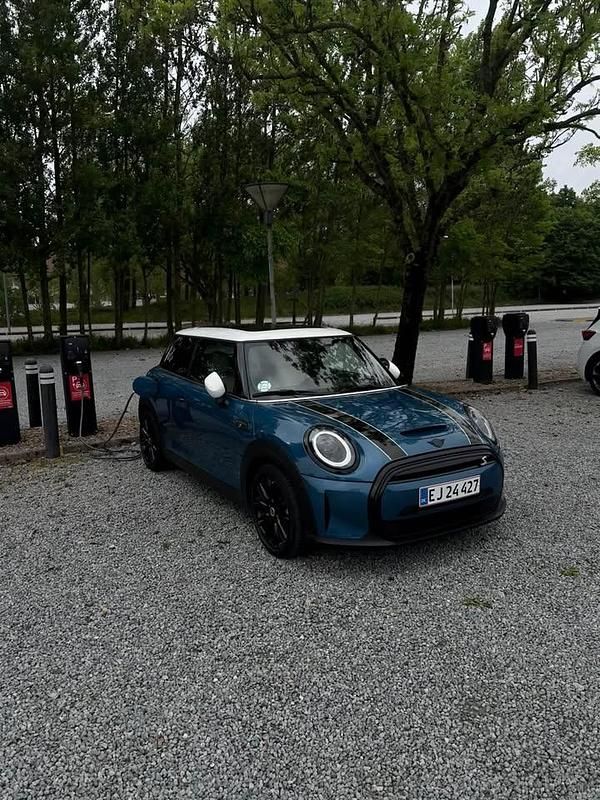 Brugt Mini Cooper SE Favoured 135 kW (184 HK) 2023 Blå Hatchback