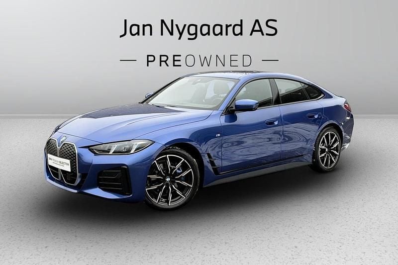 Mørkblåmetal Brugt 2025 BMW i4 M Sport Sedan | 429.900 kr. (Fair pris) - Billede 1/4