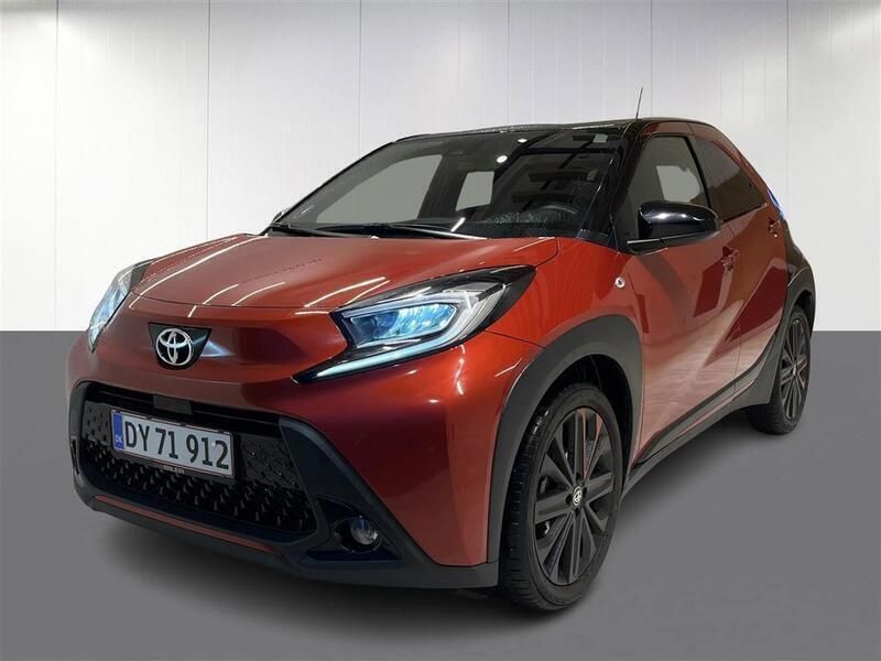 Chili red/night sky black Brugt 2023 Toyota Aygo Design Hatchback | 154.900 kr. (Lidt for dyr) - Billede 1/2