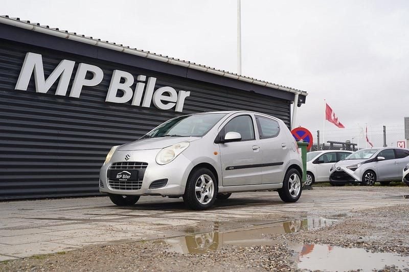 Sølvmetal Brugt 2011 Suzuki Alto Hatchback | 14.500 kr. (God pris) - Billede 1/4