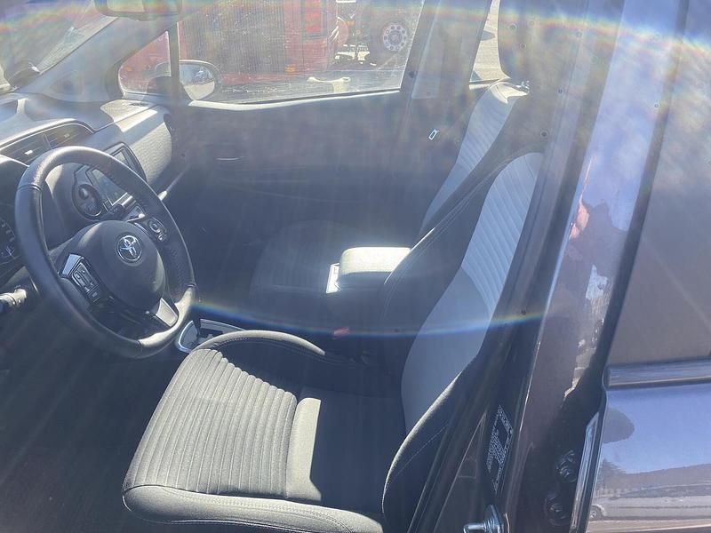 Brugt Toyota Yaris H2 100 HK (73 kW) 2020 Grå Hatchback