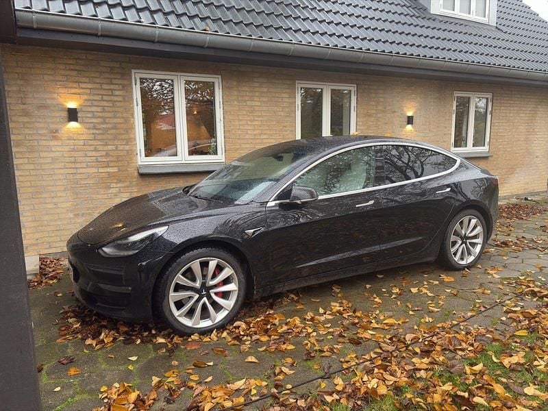 Sort Brugt 2019 Tesla Model 3 Long Range AWD Sedan | 124.900 kr. (God pris) - Billede 1/4