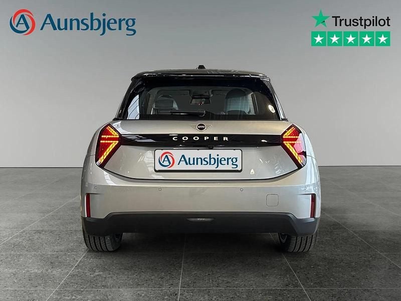 Ny Mini Cooper Classic 135 kW (184 HK) 2025 Sølv metal Hatchback