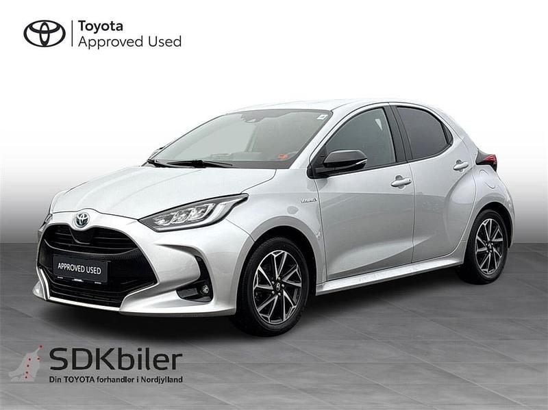 Brugt Toyota Yaris Hybrid H3 Style 116 HK (85 kW) 2020 1f7 ultra silver Hatchback