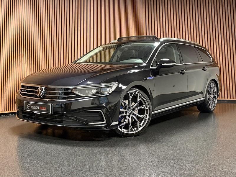 Sort Brugt 2021 VW Passat GTE Stationcar | 284.995 kr. (Dyr) - Billede 1/4