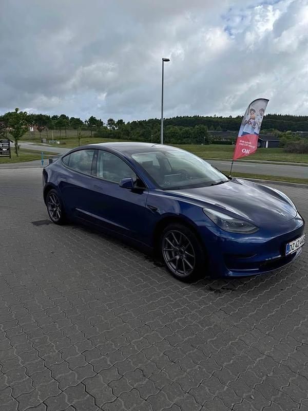 Blå Brugt 2023 Tesla Model 3 Standard Range Sedan | 200.000 kr. (God pris) - Billede 1/4
