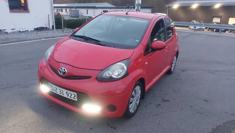 Rød Brugt 2012 Toyota Aygo Hatchback | 16.500 kr. (Super pris) - Billede 1/4