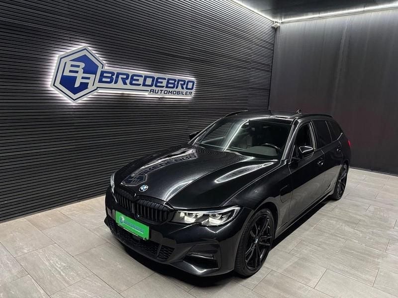 Sort Brugt 2020 BMW 330e M Sport Stationcar | 359.500 kr. (Lidt for dyr) - Billede 1/4