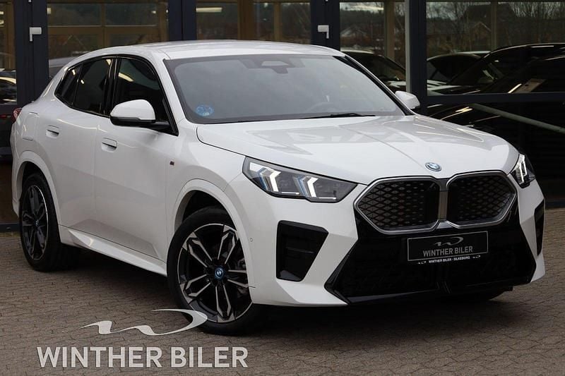 Hvid Brugt 2024 BMW iX2 M Sport SUV | 329.900 kr. (Super pris) - Billede 1/4