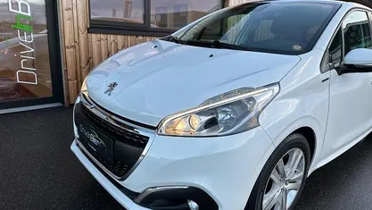 Brugt 2018 Peugeot 208 Signature Sky Hatchback | 49.900 kr.