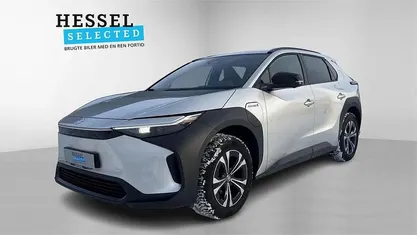 Silver grey Brugt 2023 Toyota bZ4X Active SUV | 229.900 kr. (God pris)