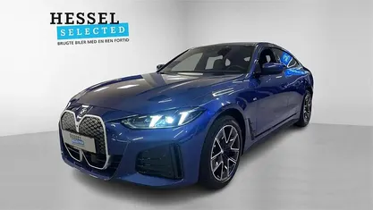 Portimao blå metal Brugt 2025 BMW i4 M Sport Sedan | 449.900 kr. (Fair pris)