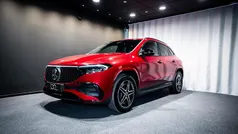 Farve: rødmetal Brugt 2025 Mercedes EQA250+ AMG SUV | 374.900 kr. (Fair pris)