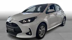 Hvid Brugt 2024 Toyota Yaris Hybrid Active Hatchback | 199.900 kr. (Super pris)