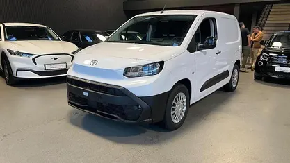 Hvid Ny 2025 Toyota Proace City City MPV | 149.900 kr. (Super pris)