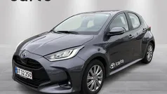 Ash grey Brugt 2023 Toyota Yaris Hybrid Active Hatchback | 194.900 kr. (God pris)