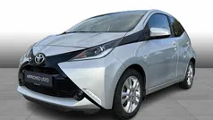 Silver m.m. Brugt 2017 Toyota Aygo X-play Hatchback | 69.900 kr. (God pris)